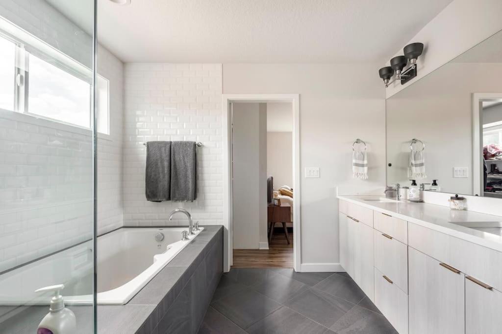 Comfy Family Home, Walkable Neighborhood + Patio! Portland Extérieur photo